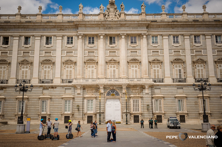 el amor no tiene edad-reportaje de pareja Palacio Real de Madrid