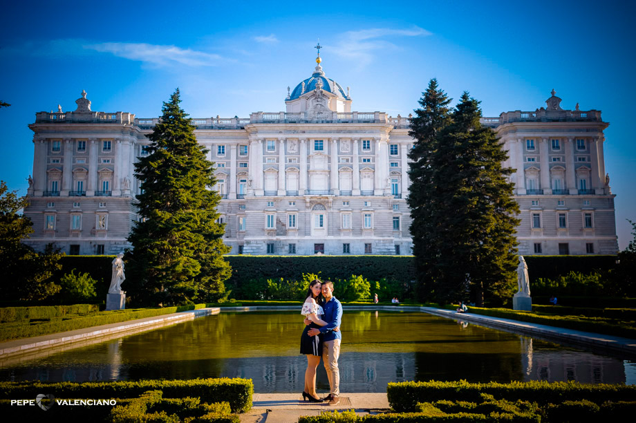fotos de pareja en el Palacio Real