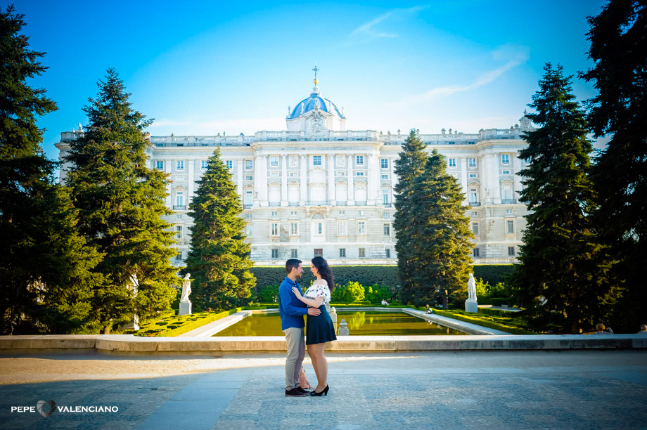 fotos de pareja en el Palacio Real