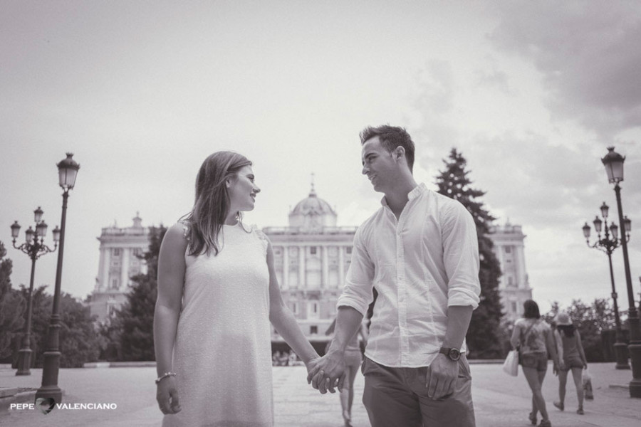 FOTOS DE PAREJA EN LOS JARDINES DE SABATINI