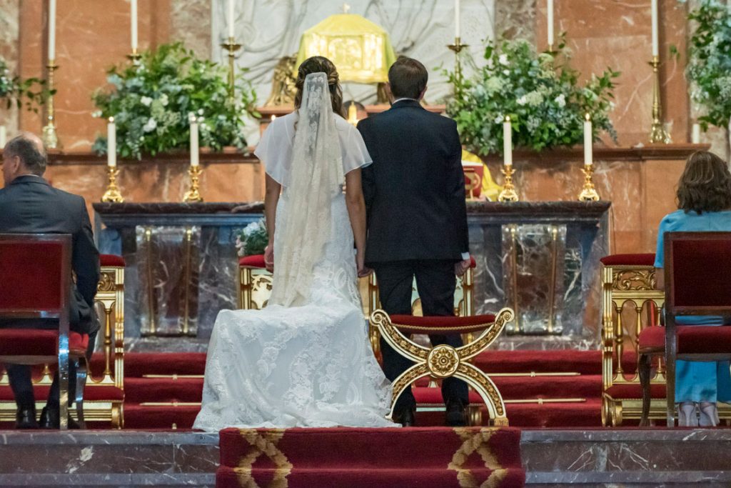 CEREMONIA EN LA IGLESIA ESPIRITU SANTO