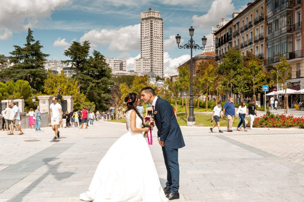 FOTO DE NOVIOS POR MADRID