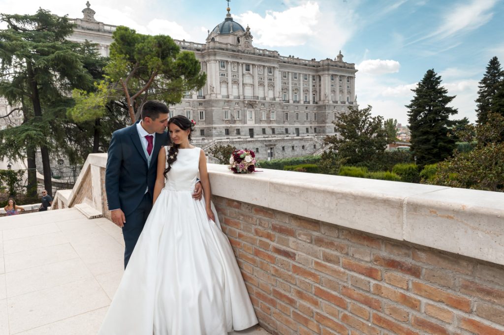 FOTO DE NOVIOS POR MADRID, JARDINES DE SABATINI