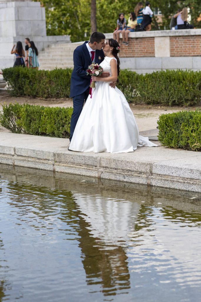 FOTO DE NOVIOS POR MADRID, JARDINES DE SABATINI Y PALACIO REAL